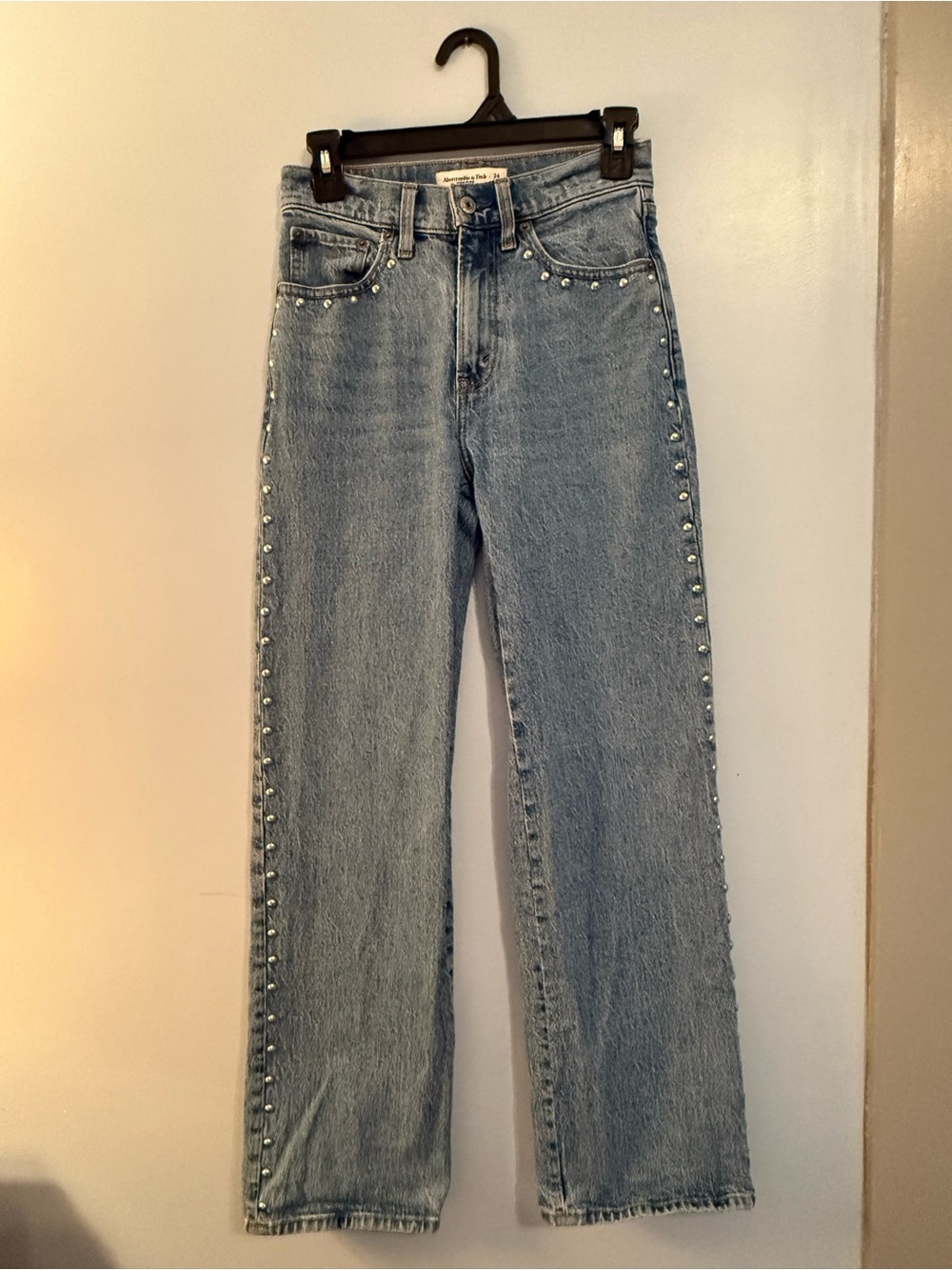 Abercrombie & Fitch High Rise 90s Relaxed Studded Jean Size 24 Short Light Wash - Picture 2 of 5